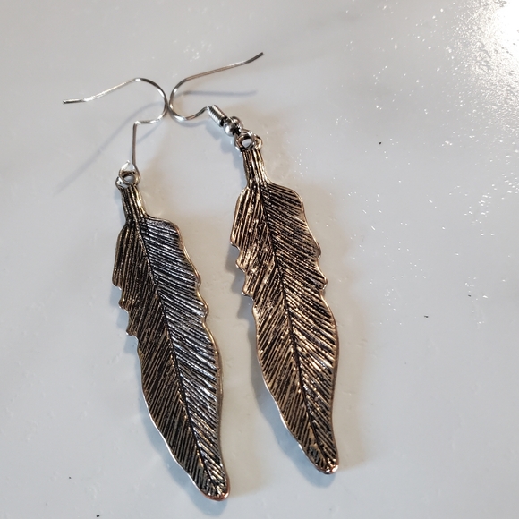 Silver Tone Feather Dangle Earrings 💥3 for $12💥 - Picture 5 of 12